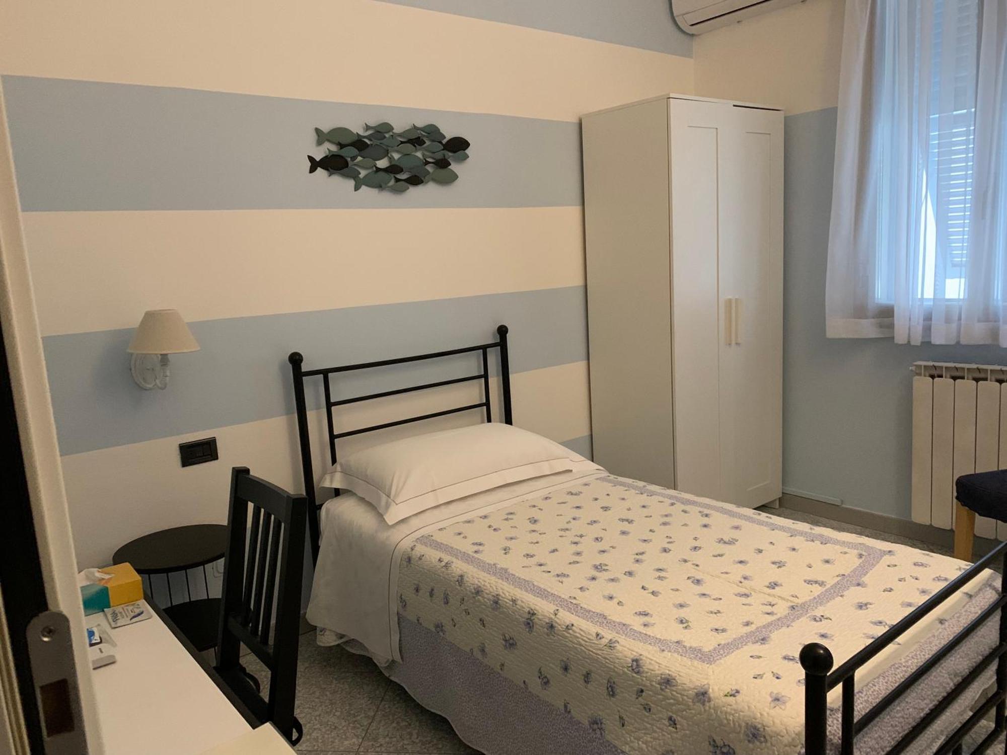 Hotel Torre Челе Лигуре Екстериор снимка